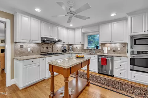 Kitchen - 2013 Eagleton Cir, Raleigh, NC 27609 photo 3 of 10