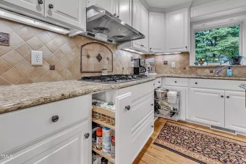 Kitchen - 2013 Eagleton Cir, Raleigh, NC 27609 photo 8 of 10