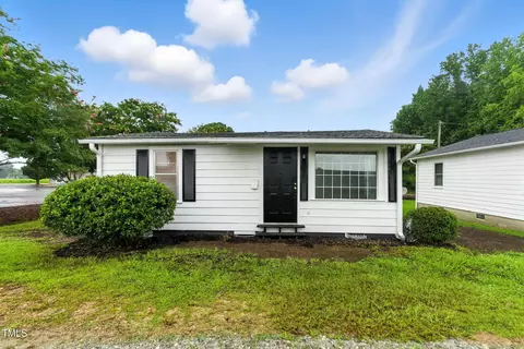 35 James St, Angier, NC 27501