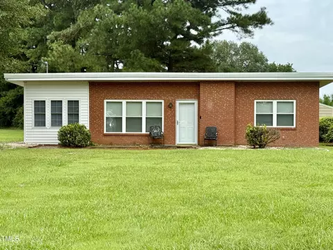 520 Fayetteville St, Newton Grove, NC 28366