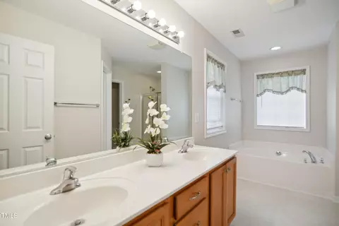 Bath - 101 Whitney Ln, Durham, NC 27713 photo 1 of 3