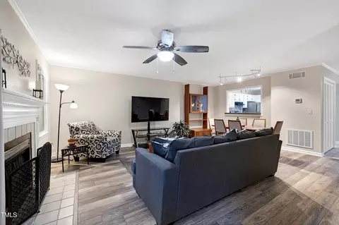 202 Oak Hollow Ct, Raleigh, NC 27613