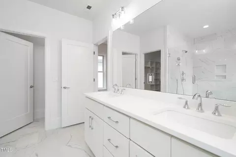 Bath - 1332 Duplin Rd, Raleigh, NC 27607 photo 4 of 8