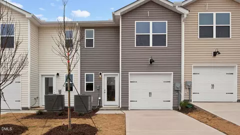 27 Rusling Leaf Dr, Fuquay Varina, NC 27526