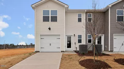 31 Rusling Leaf Dr, Fuquay Varina, NC 27526