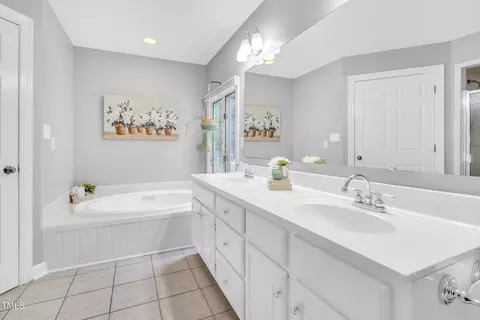 Bath - 5113 Ten Point Trl Trl, Wake Forest, NC 27587 photo 2 of 4
