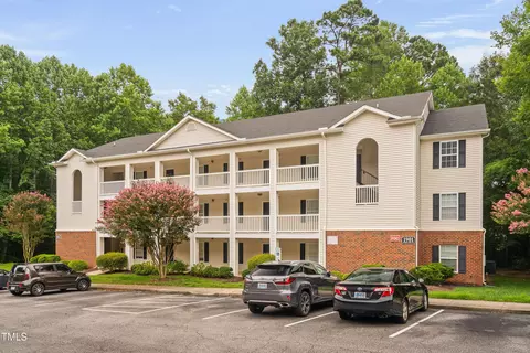 1901 Trailwood Heights Ln #304, Raleigh, NC 27603
