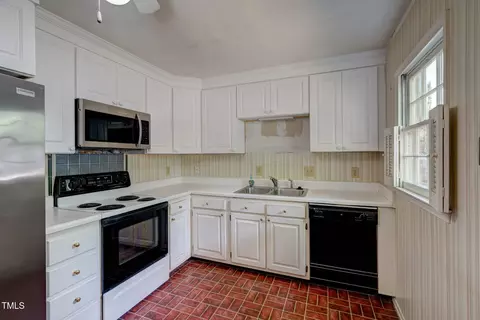Kitchen - 3158 Morningside Dr, Raleigh, NC 27607 photo 2 of 3