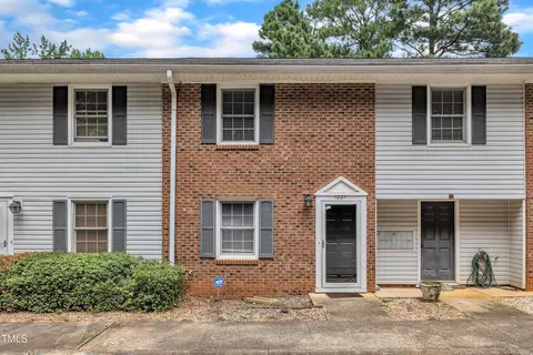 1227 Jamestown Court Ct, Cary, NC 27511