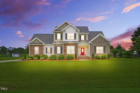 403 Pointe Dr, La Grange, NC 28551