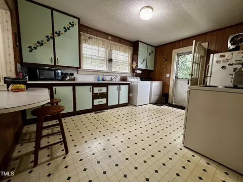 Kitchen - 1558 Beulahtown Rd, Kenly, NC 27542 photo 1 of 4