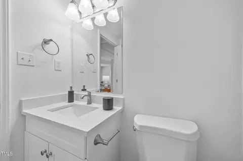 Bath - 2934 Carolyn Dr, Durham, NC 27703 photo 3 of 4