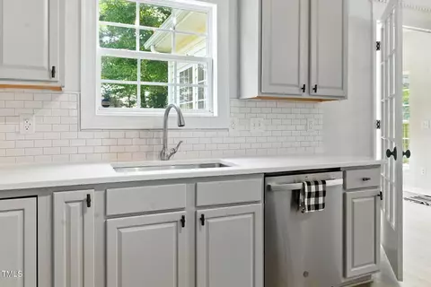 Kitchen - 824 Stackhurst Way, Wake Forest, NC 27587 photo 6 of 8