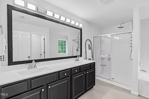 Bath - 824 Stackhurst Way, Wake Forest, NC 27587 photo 2 of 7