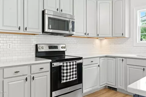 Kitchen - 824 Stackhurst Way, Wake Forest, NC 27587 photo 4 of 8