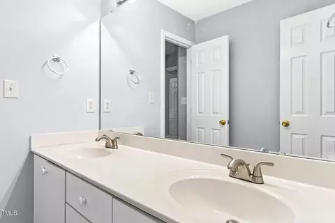 Bath - 8 Brevard Ct, Durham, NC 27713 photo 3 of 3