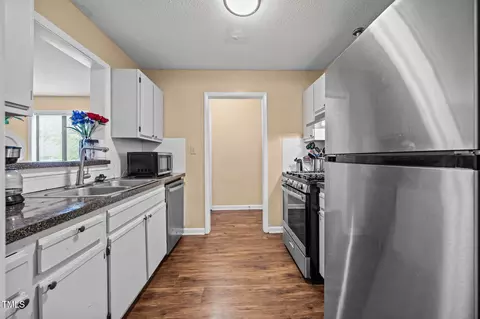 Kitchen - 5816 Pointer Dr #102, Raleigh, NC 27609 photo 3 of 4