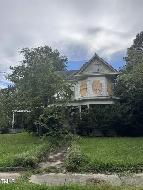 103 W Burnette Ave, Enfield, NC 27823