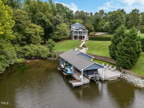 120 Rock Pointe Dr, Semora, NC 27343