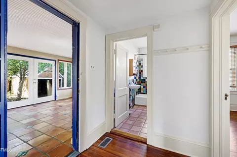 Entry Way - 903 Green St, Durham, NC 27701 photo 2 of 5