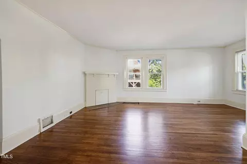 Living - 903 Green St, Durham, NC 27701 photo 1 of 4