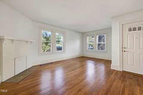 Living - 903 Green St, Durham, NC 27701 photo 2 of 4