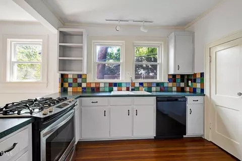 Kitchen - 903 Green St, Durham, NC 27701 photo 3 of 4