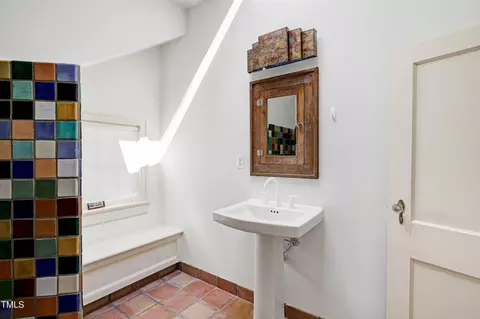 Bath - 903 Green St, Durham, NC 27701 photo 2 of 4