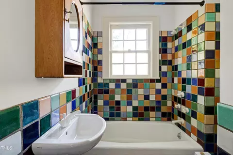 Bath - 903 Green St, Durham, NC 27701 photo 1 of 4