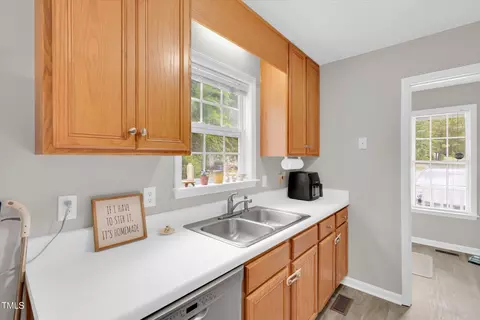 107 Eubank Ct, Selma, NC 27576 photo 10