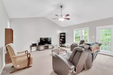 107 Eubank Ct, Selma, NC 27576 photo 4