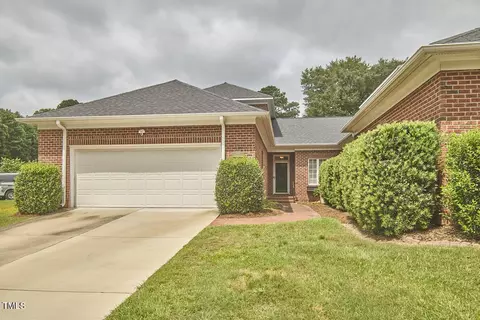 1344 Longleaf Dr, Fayetteville, NC 28305