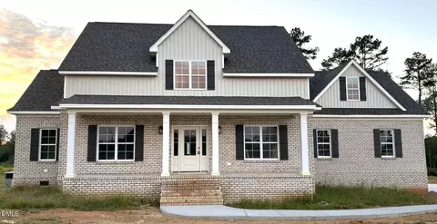 7476 Sweetwater Dr, Nashville, NC 27856