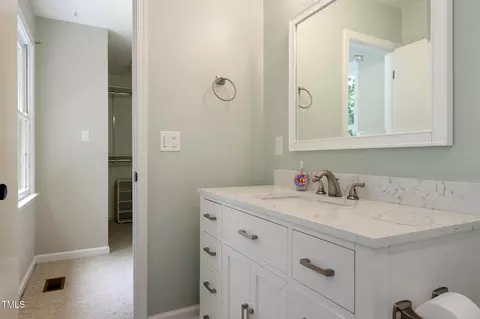 Bath - 7 York Ct, Durham, NC 27705 photo 2 of 4