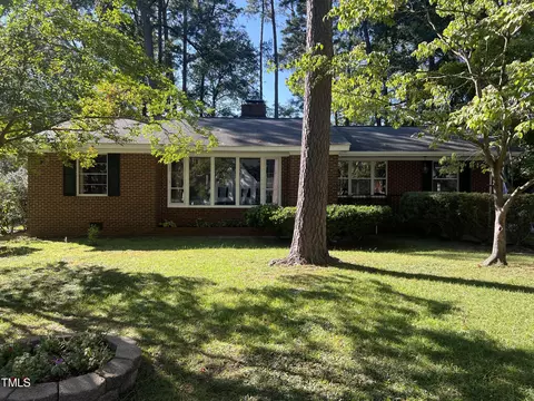 1112 S Crescent Dr, Smithfield, NC 27577