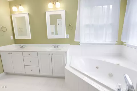 Bath - 8417 Wolverton Fields Dr, Wake Forest, NC 27587 photo 2 of 4