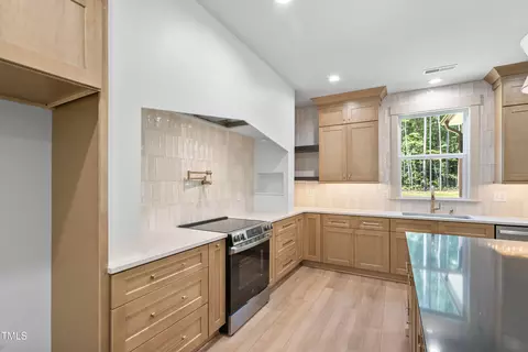 Kitchen - 312 Russ Rd, Smithfield, NC 27577 photo 3 of 4