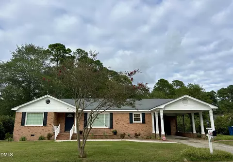 103 Crepe Myrtle Ln, Dunn, NC 28334