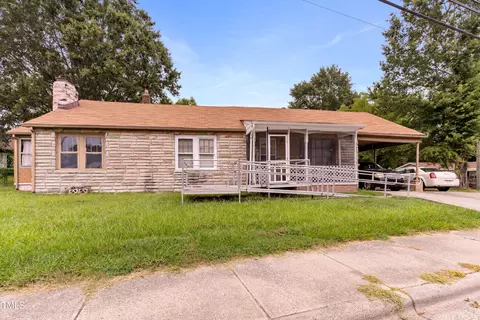 836 Apple St, Burlington, NC 27217