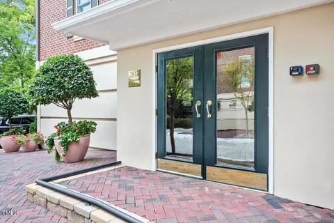 2813 Market Bridge Ln #204, Raleigh, NC 27608