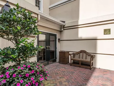 2721 Glenwood Gardens Ln # 302, Raleigh, NC 27608