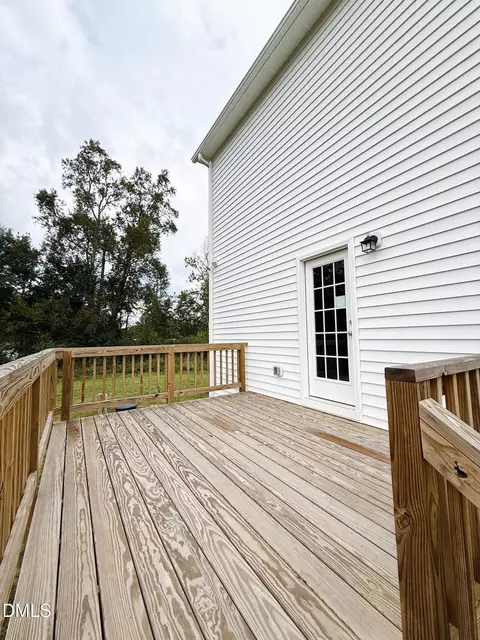 Exterior - 99 Mapledale Ct, Benson, NC 27504 photo 7 of 9