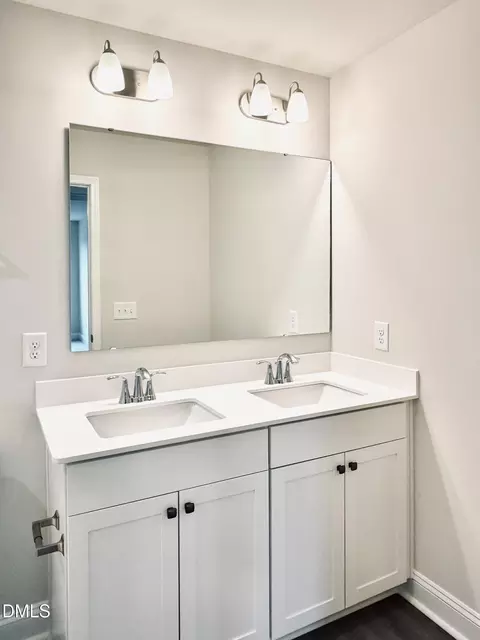 Bath - 99 Mapledale Ct, Benson, NC 27504 photo 6 of 7
