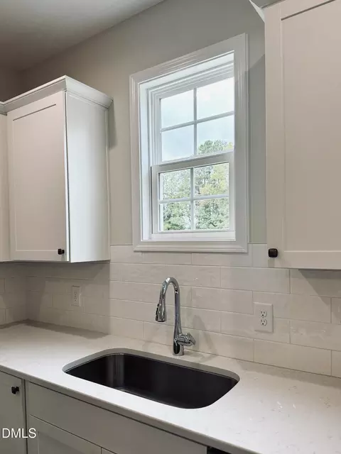 Kitchen - 99 Mapledale Ct, Benson, NC 27504 photo 4 of 8