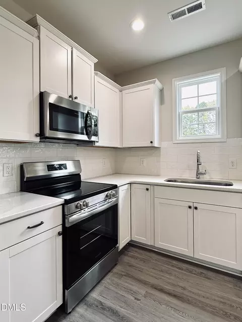 Kitchen - 99 Mapledale Ct, Benson, NC 27504 photo 6 of 8