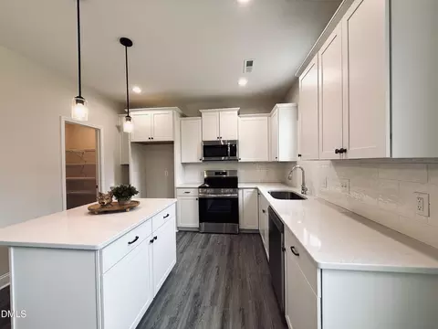 Kitchen - 99 Mapledale Ct, Benson, NC 27504 photo 3 of 8