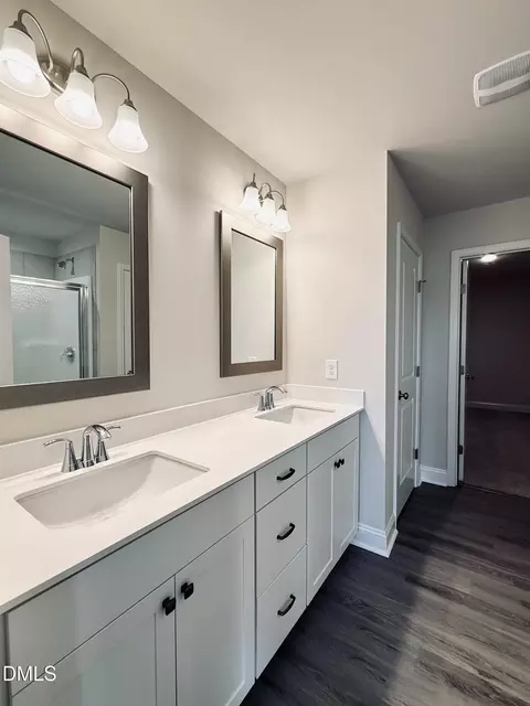 Bath - 99 Mapledale Ct, Benson, NC 27504 photo 2 of 7