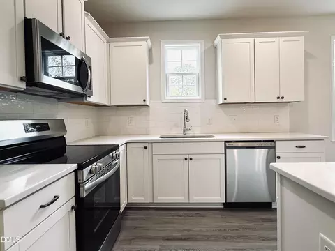 Kitchen - 99 Mapledale Ct, Benson, NC 27504 photo 7 of 8