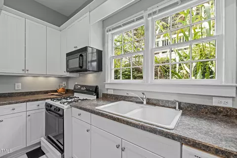 Kitchen - 413 Pearce Ave, Wake Forest, NC 27587 photo 8 of 9