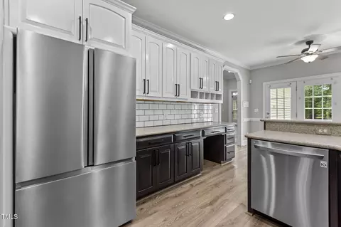 Kitchen - 477 Westerman Pl, Smithfield, NC 27577 photo 3 of 4